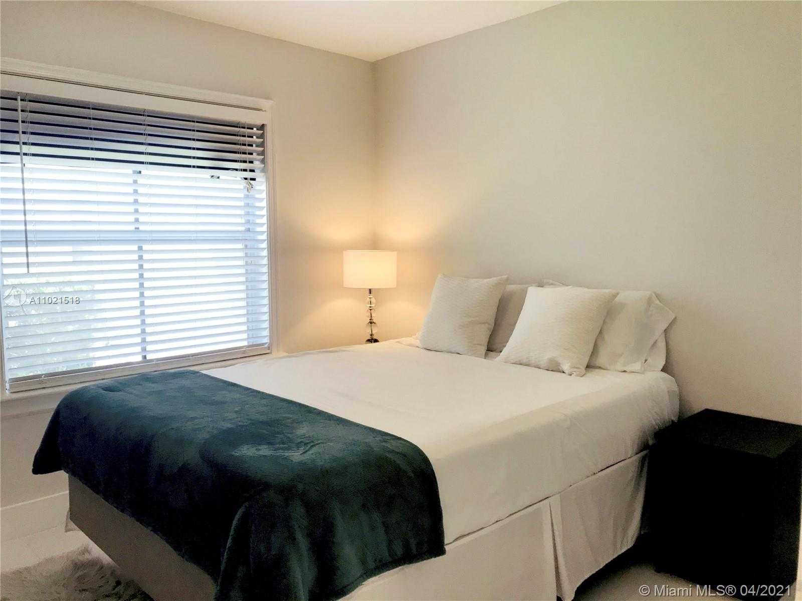 Small Image of 848 SAVANNAH FALLS DR #848, Weston Number 23
