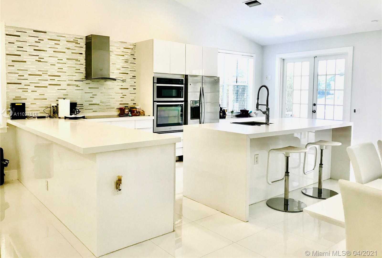 Small Image of 848 SAVANNAH FALLS DR #848, Weston Number 3