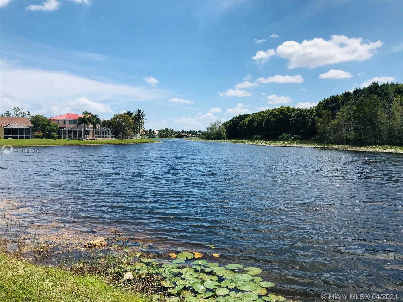 Small Image of 848 SAVANNAH FALLS DR #848, Weston Number 31
