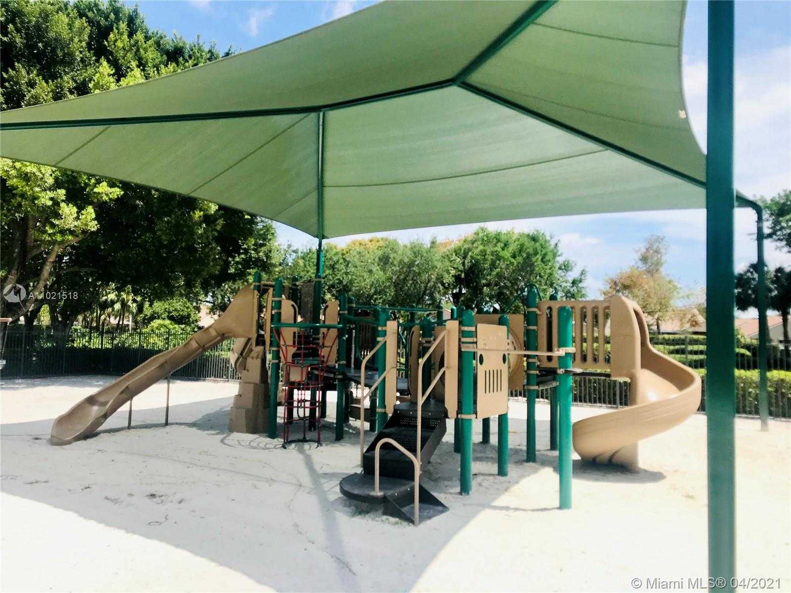 Small Image of 848 SAVANNAH FALLS DR #848, Weston Number 37