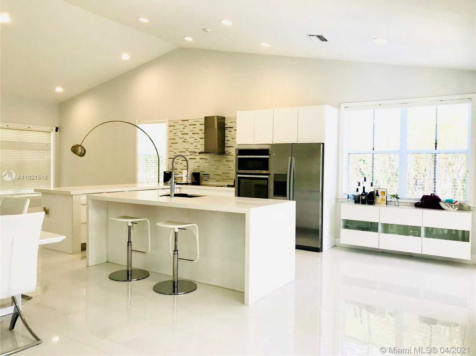 Small Image of 848 SAVANNAH FALLS DR #848, Weston Number 4