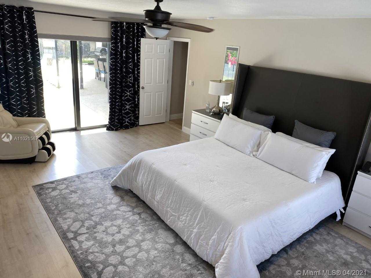 Small Image of 8671 GATEHOUSE RD, Plantation Number 12