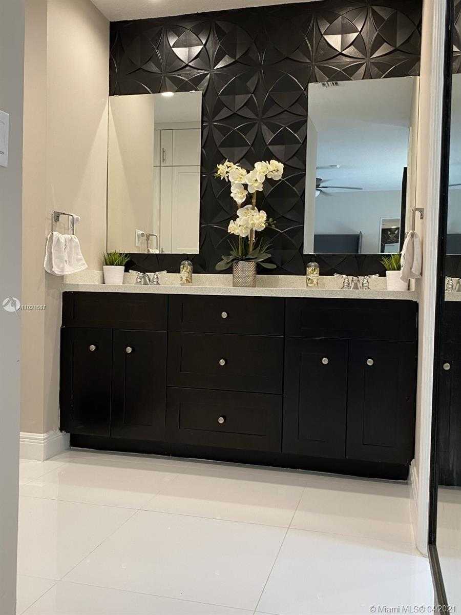 Small Image of 8671 GATEHOUSE RD, Plantation Number 15