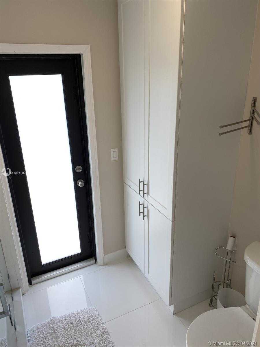 Small Image of 8671 GATEHOUSE RD, Plantation Number 17