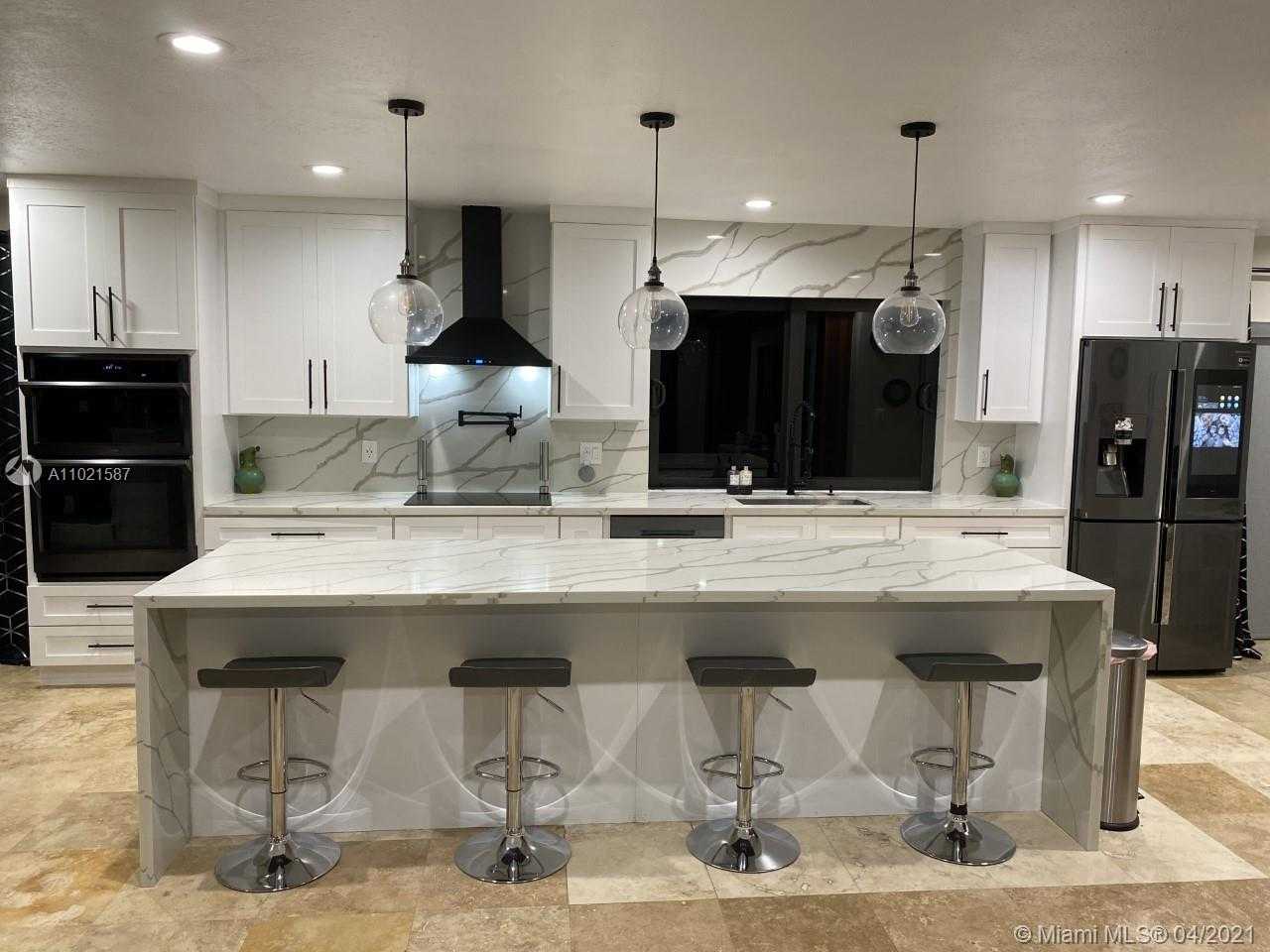 Small Image of 8671 GATEHOUSE RD, Plantation Number 2