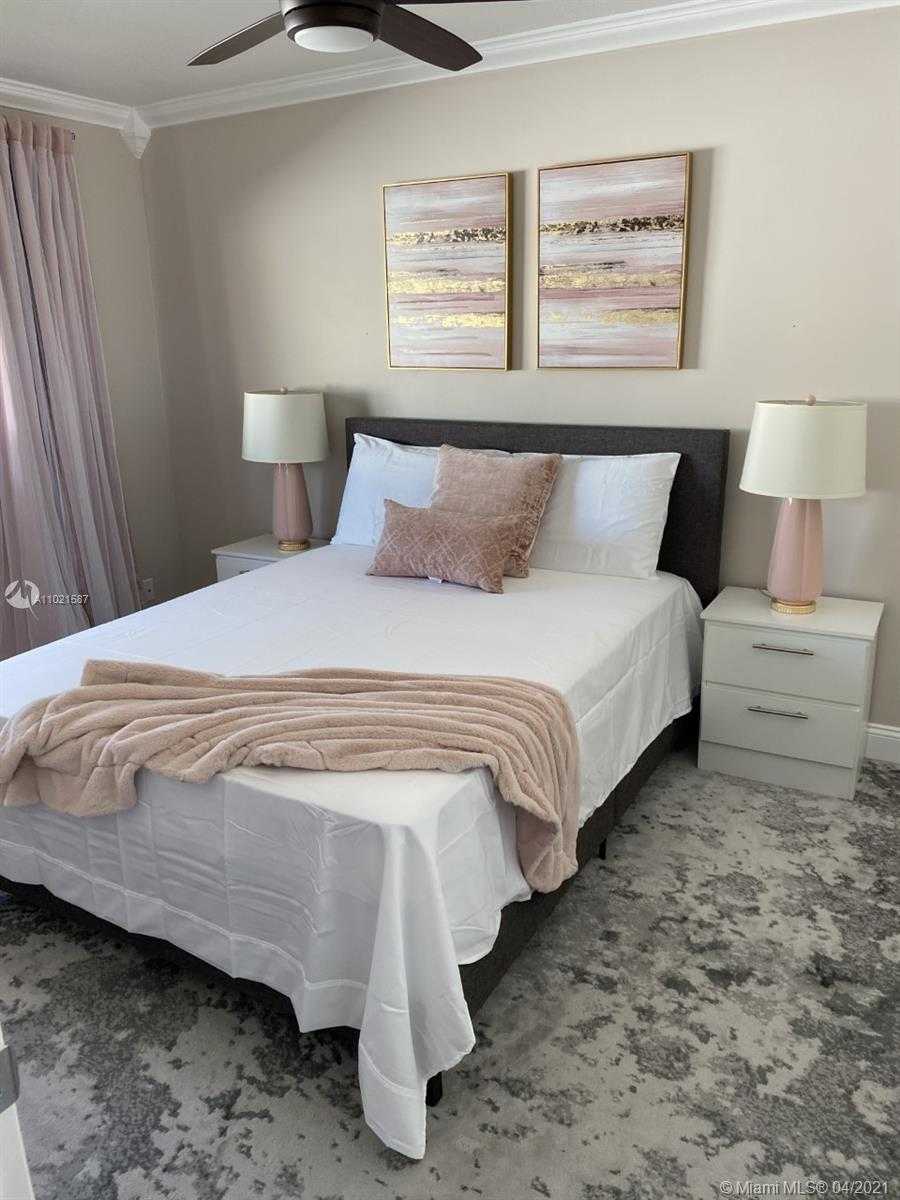 Small Image of 8671 GATEHOUSE RD, Plantation Number 23