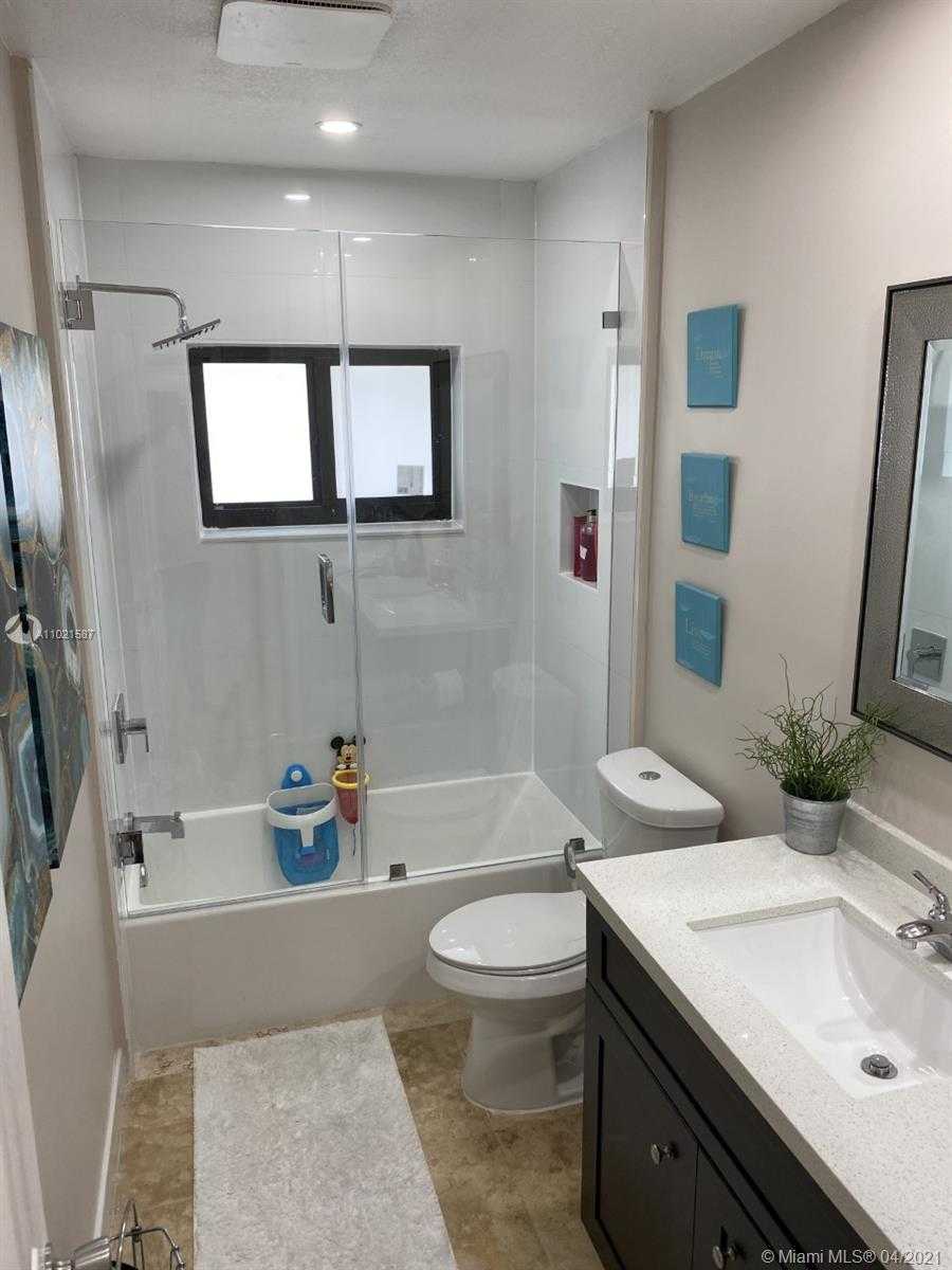 Small Image of 8671 GATEHOUSE RD, Plantation Number 26
