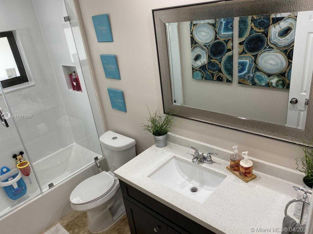 Small Image of 8671 GATEHOUSE RD, Plantation Number 27