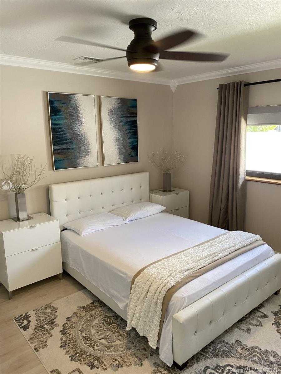 Small Image of 8671 GATEHOUSE RD, Plantation Number 28