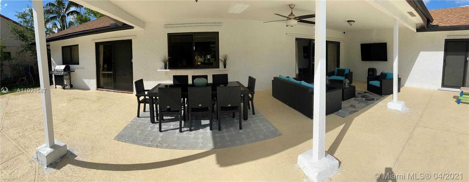 Small Image of 8671 GATEHOUSE RD, Plantation Number 30