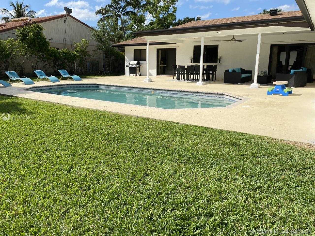 Small Image of 8671 GATEHOUSE RD, Plantation Number 31