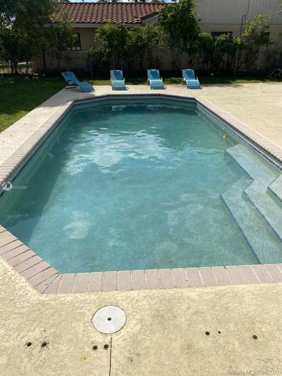 Small Image of 8671 GATEHOUSE RD, Plantation Number 32