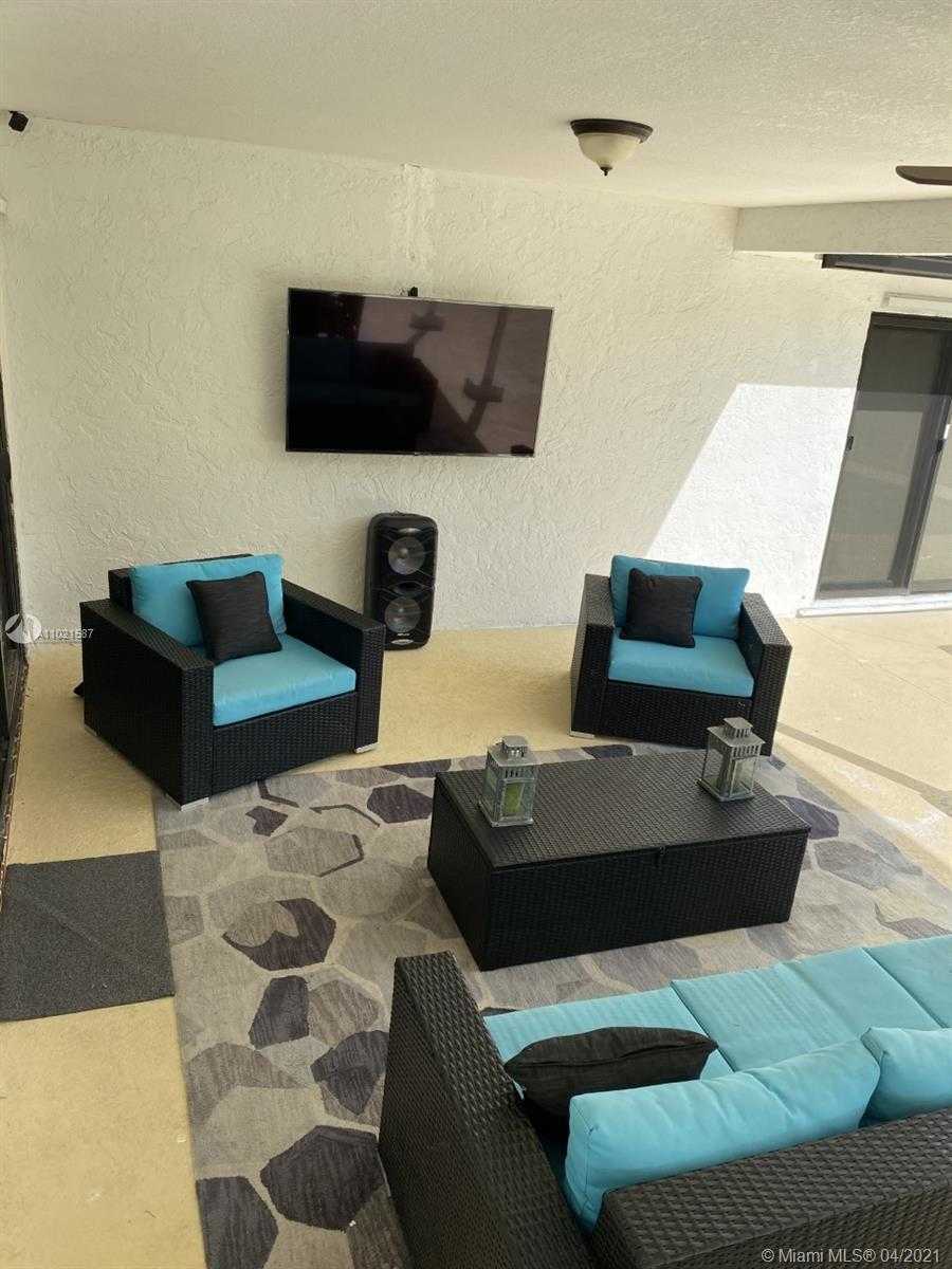 Small Image of 8671 GATEHOUSE RD, Plantation Number 33