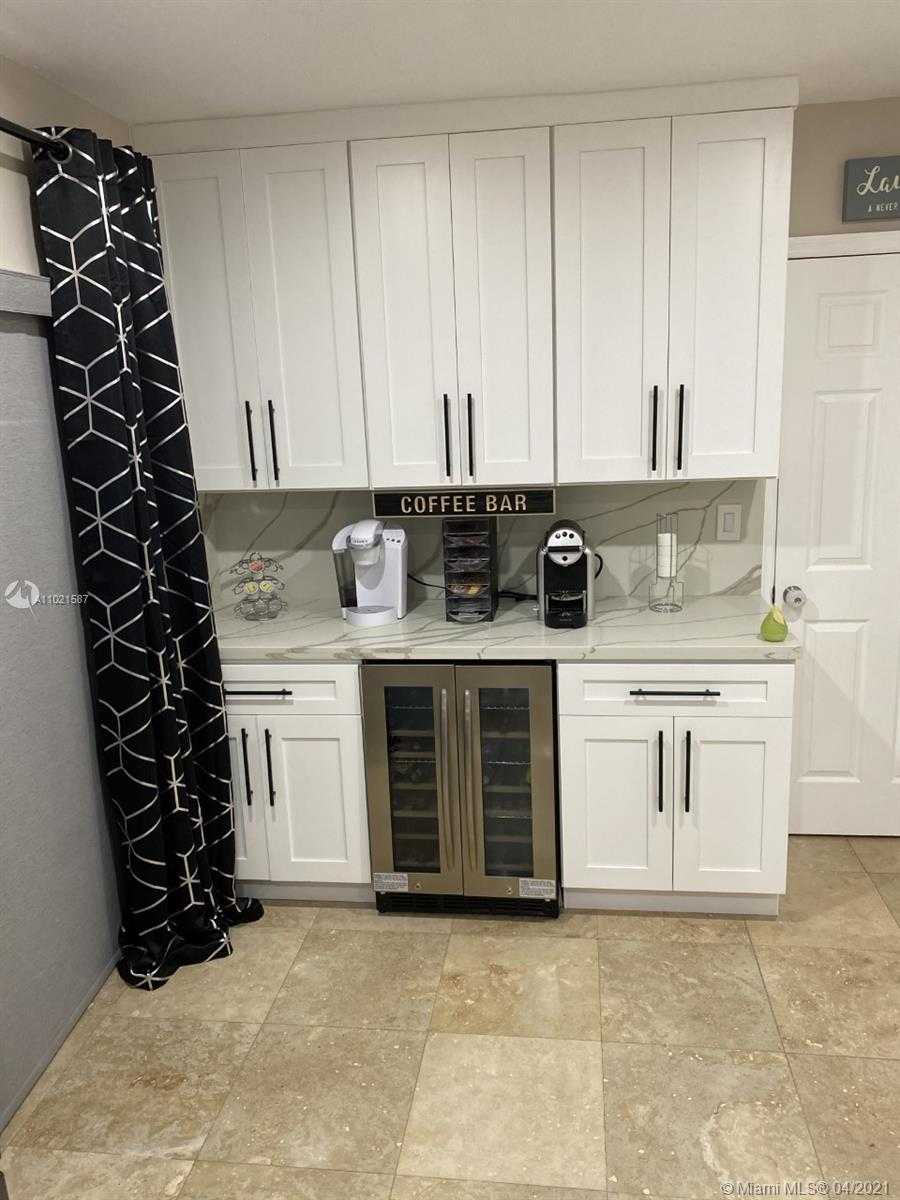 Small Image of 8671 GATEHOUSE RD, Plantation Number 4