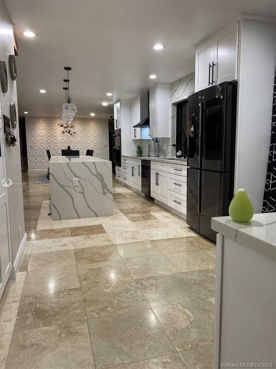 Small Image of 8671 GATEHOUSE RD, Plantation Number 5