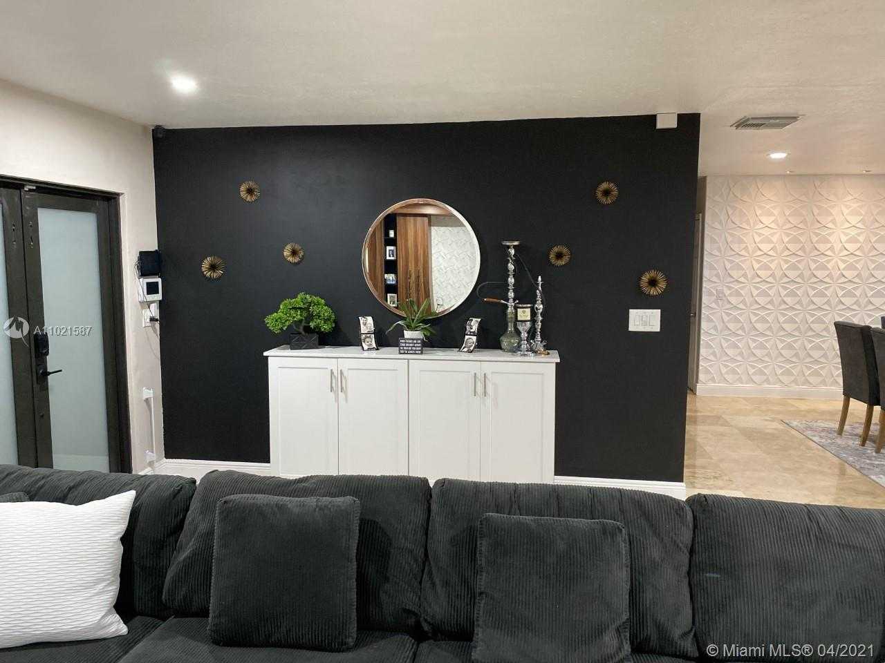 Small Image of 8671 GATEHOUSE RD, Plantation Number 6