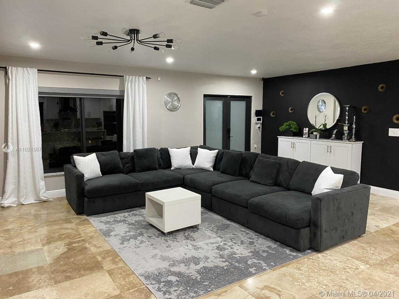 Small Image of 8671 GATEHOUSE RD, Plantation Number 8