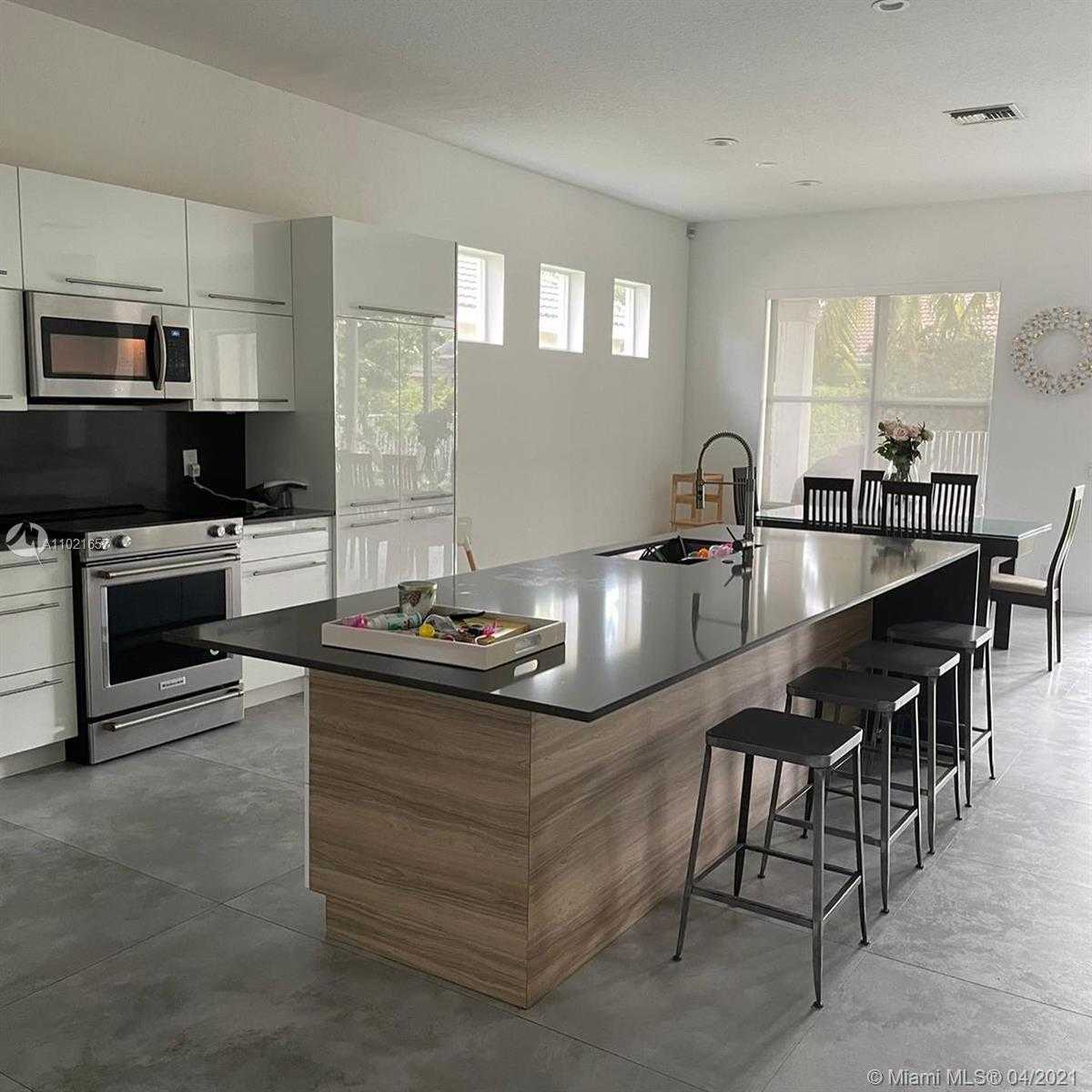 Small Image of 1868 HARBOR VIEW CIR, Weston Number 11