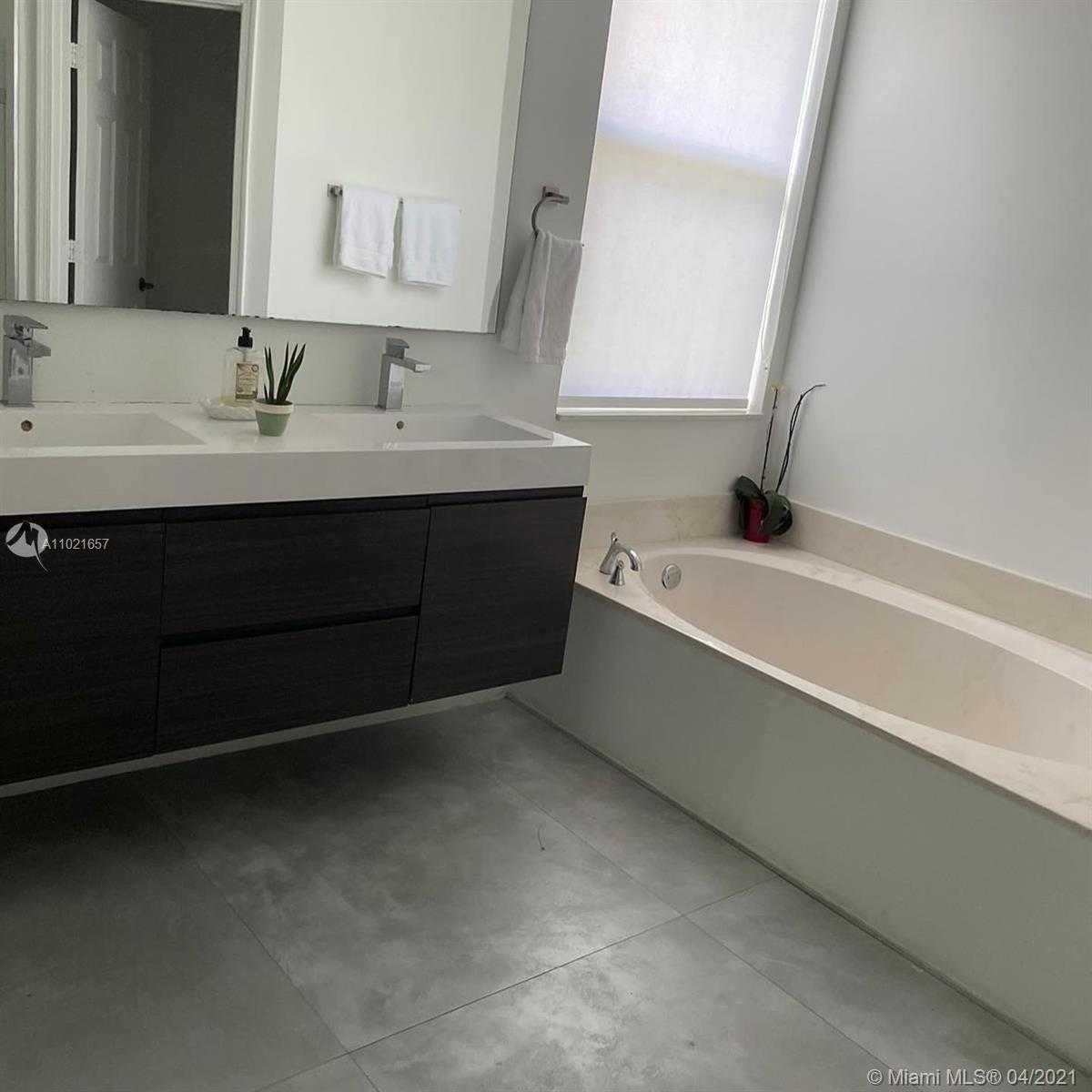 Small Image of 1868 HARBOR VIEW CIR, Weston Number 4