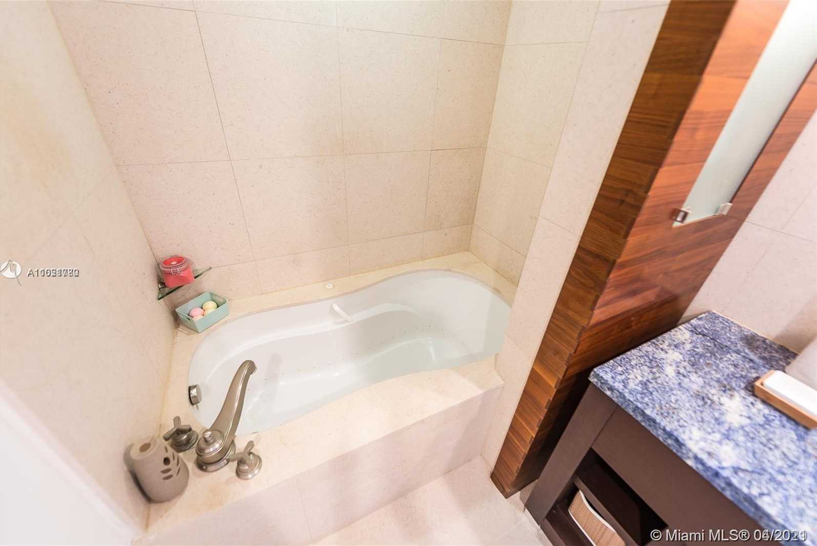 Small Image of 6799 COLLINS AVE #601, Miami Beach Number 14