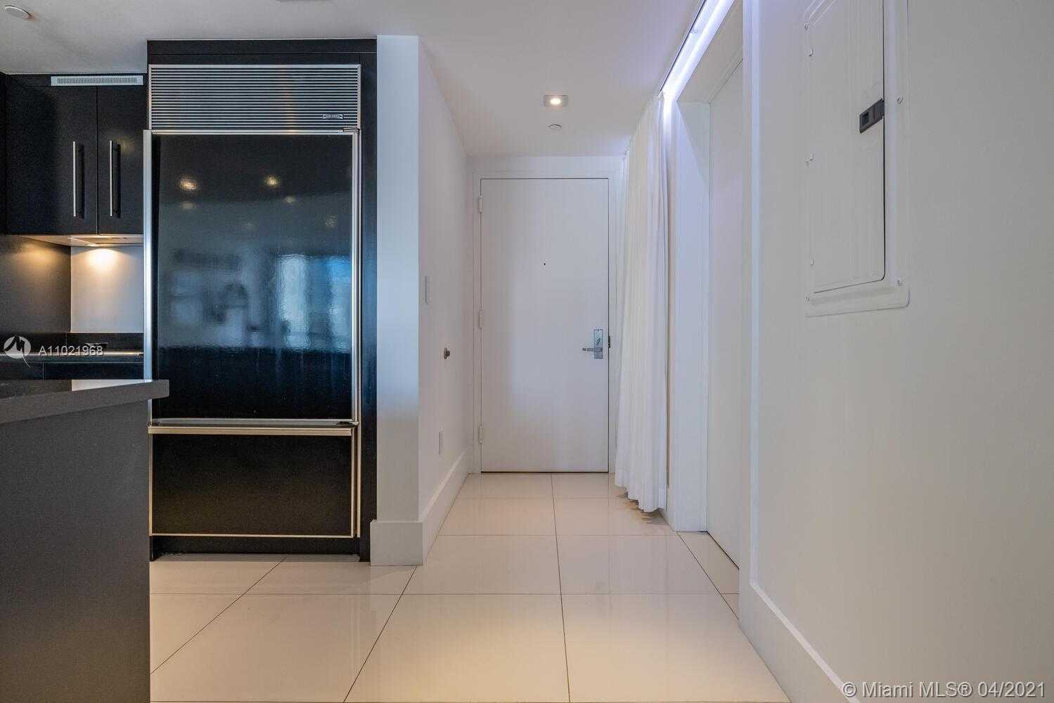 Small Image of 475 BRICKELL AVE #2313, Miami Number 4