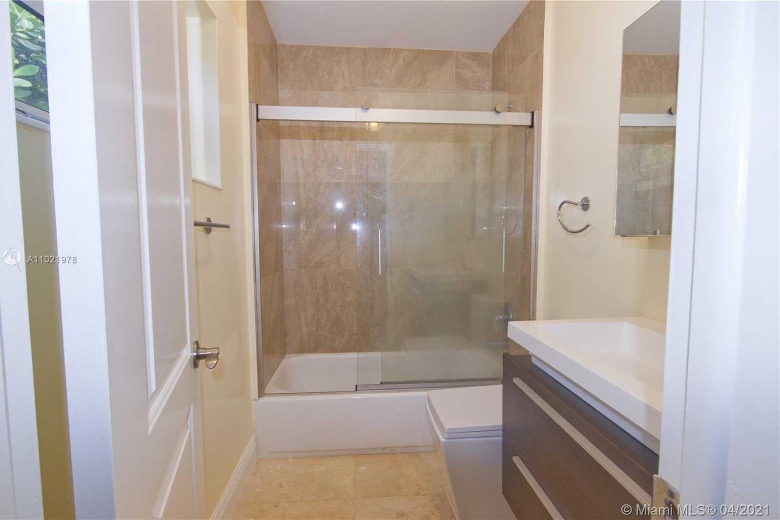Small Image of 9164 EMERSON AVE, Surfside Number 3
