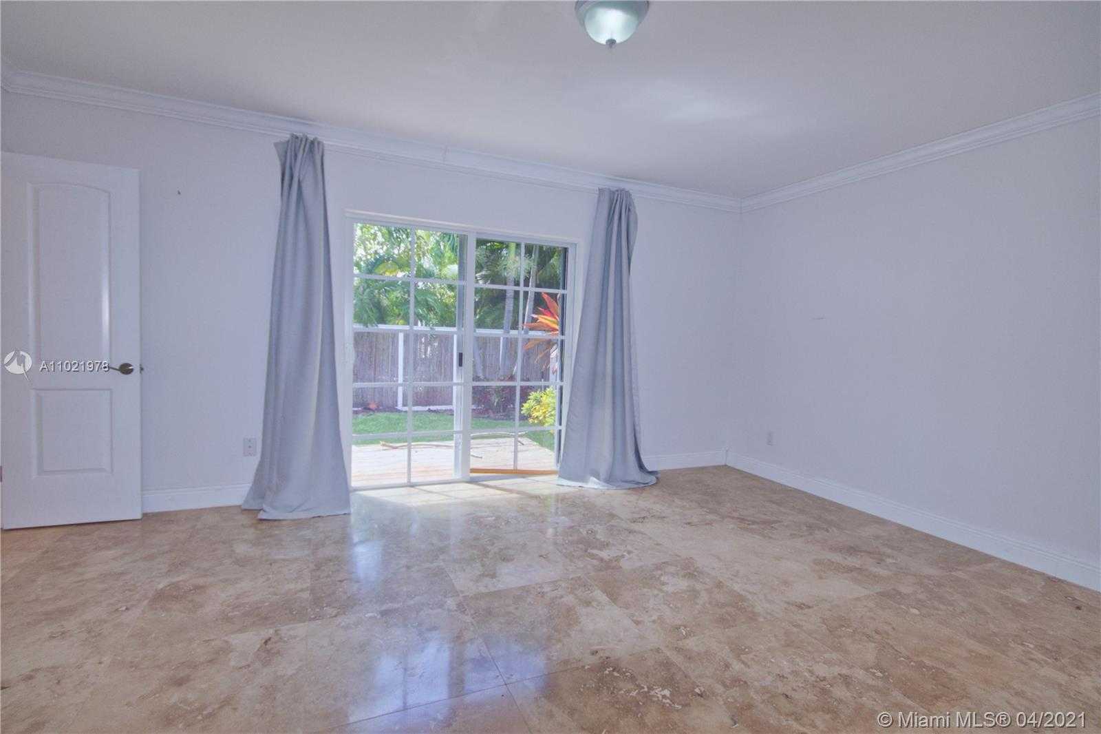 Small Image of 9164 EMERSON AVE, Surfside Number 4