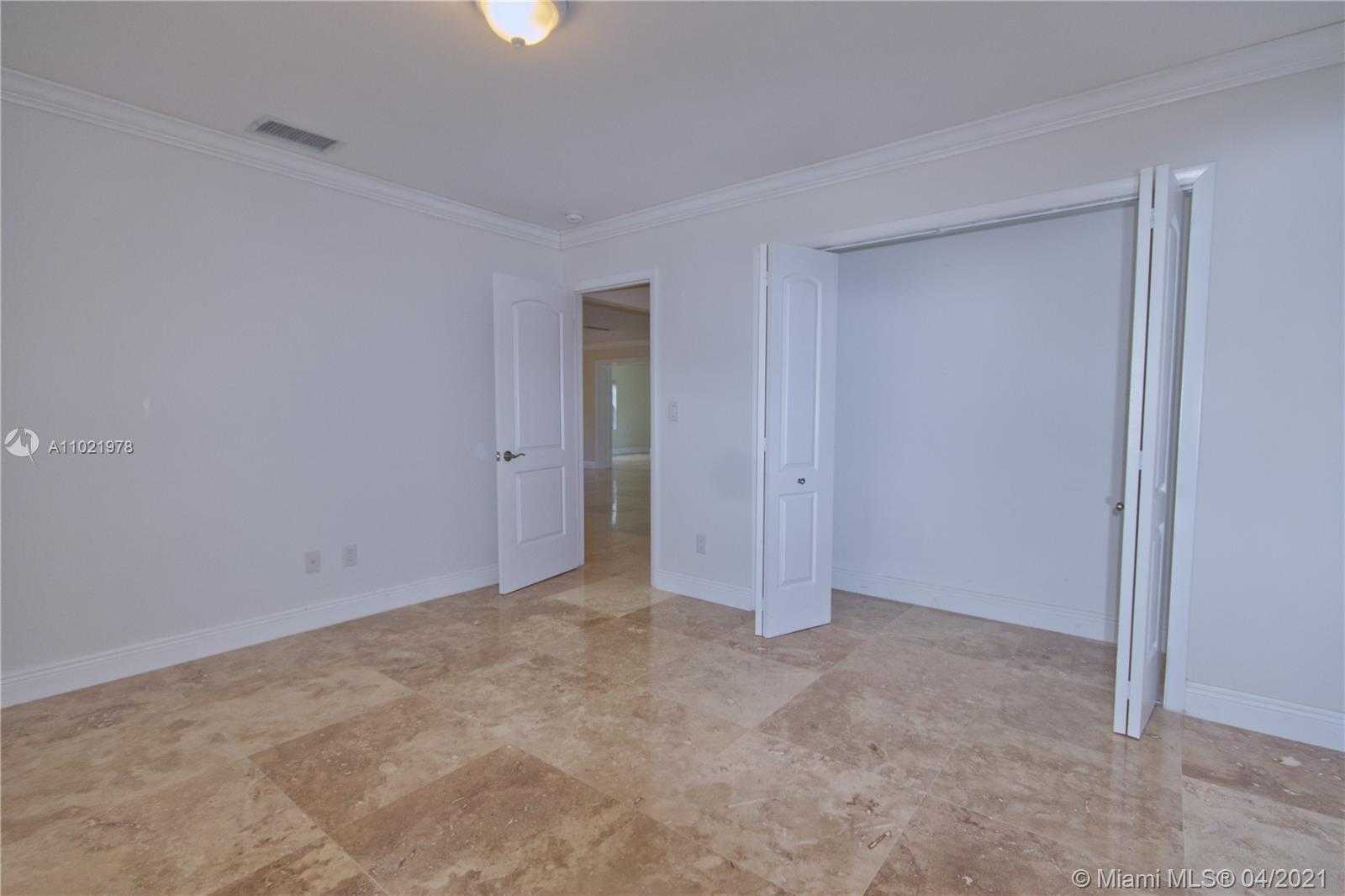 Small Image of 9164 EMERSON AVE, Surfside Number 5