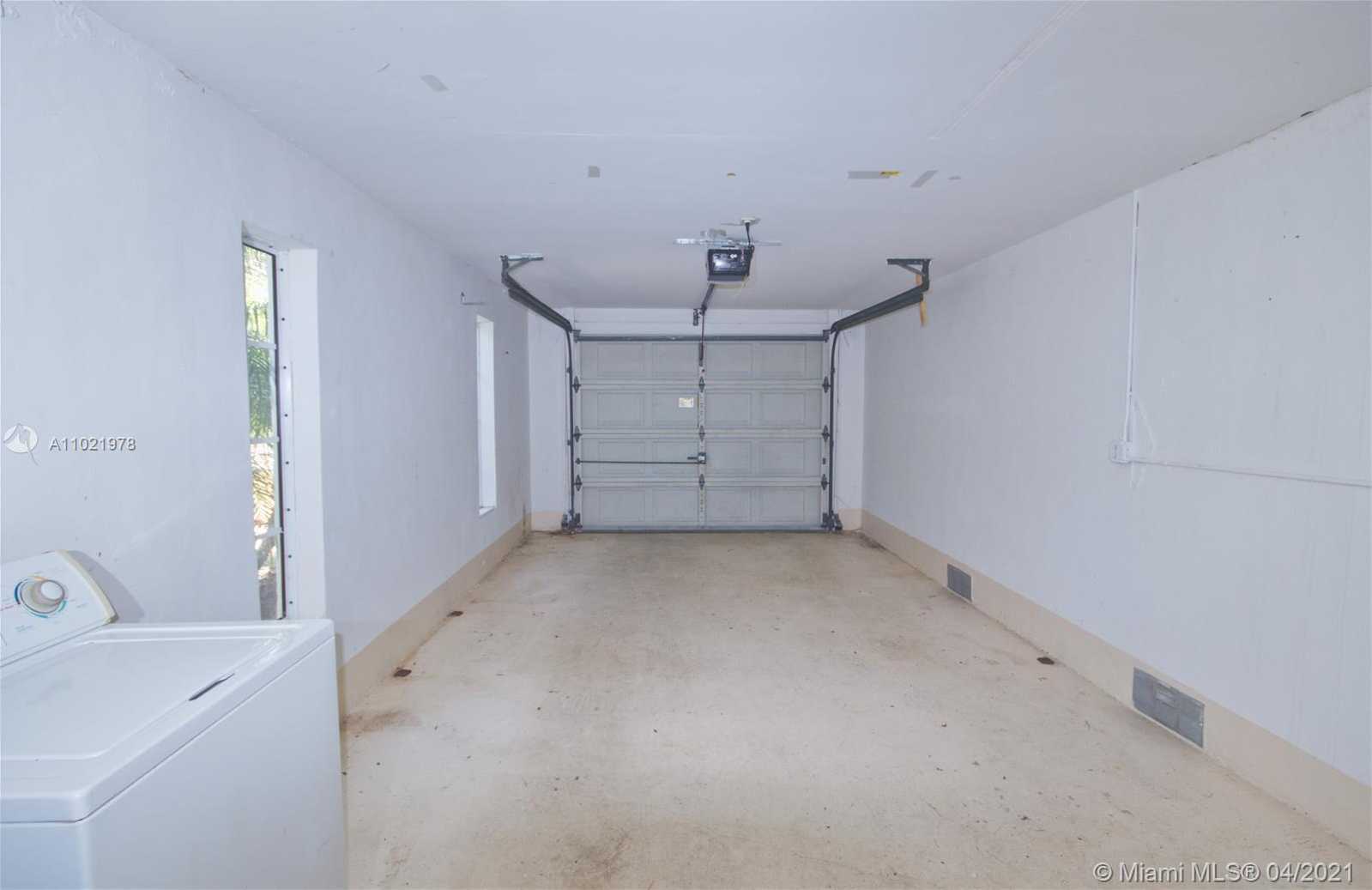 Small Image of 9164 EMERSON AVE, Surfside Number 8