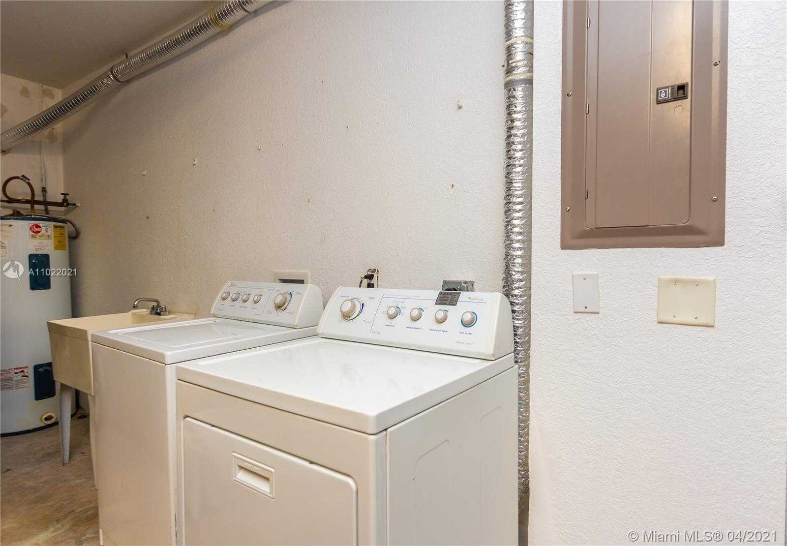 Small Image of 980 GOLDEN CANE DR, Weston Number 33