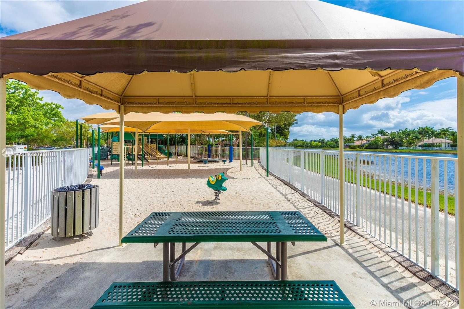 Small Image of 980 GOLDEN CANE DR, Weston Number 46