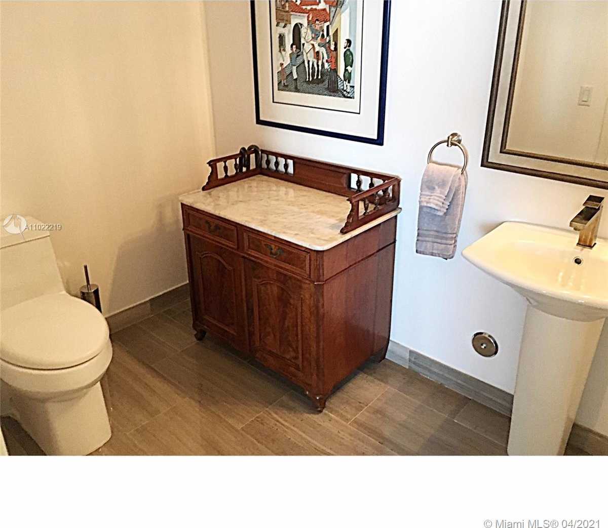 Small Image of 1300 BRICKELL BAY DR #4105, Miami Number 12