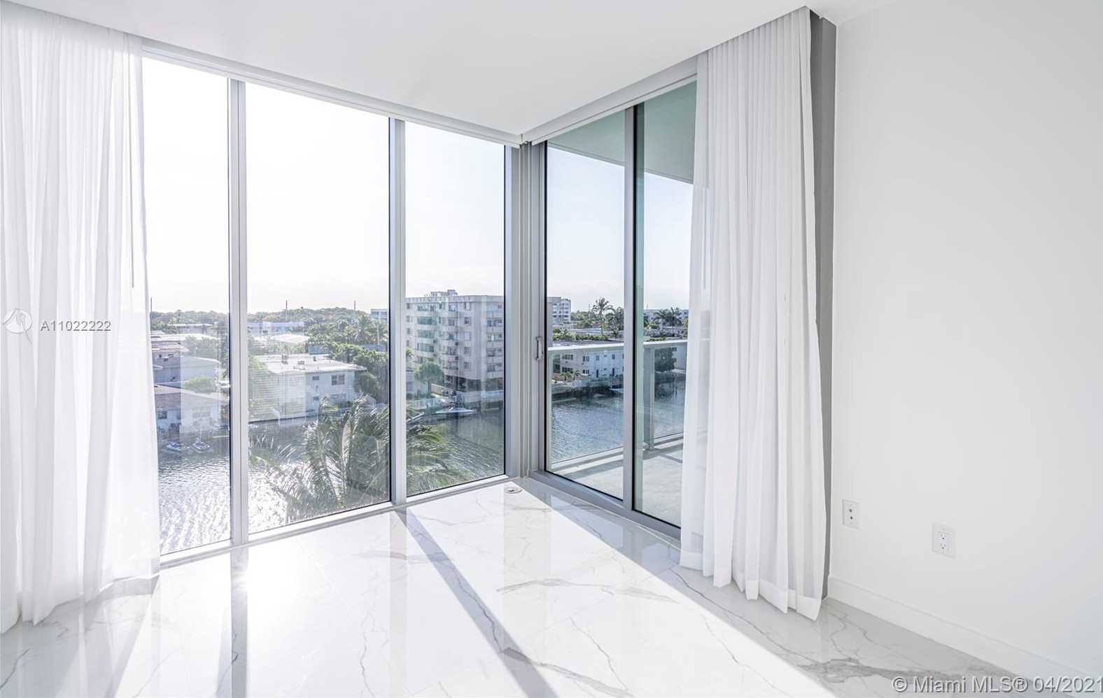 Small Image of 8425 CRESPI BLVD #PH 502, Miami Beach Number 10