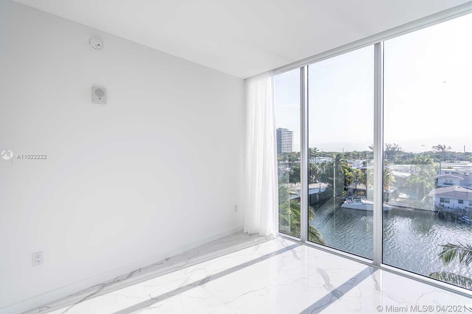 Small Image of 8425 CRESPI BLVD #PH 502, Miami Beach Number 11
