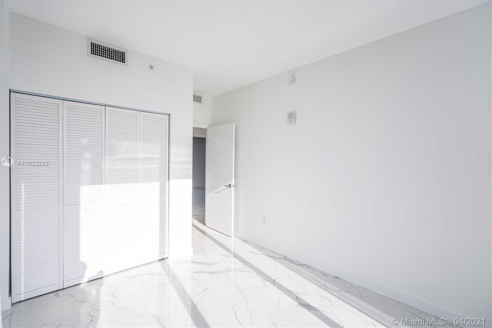 Small Image of 8425 CRESPI BLVD #PH 502, Miami Beach Number 12