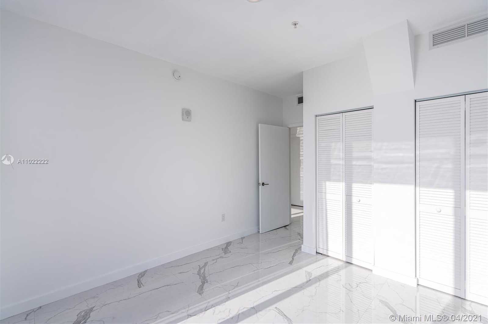 Small Image of 8425 CRESPI BLVD #PH 502, Miami Beach Number 16