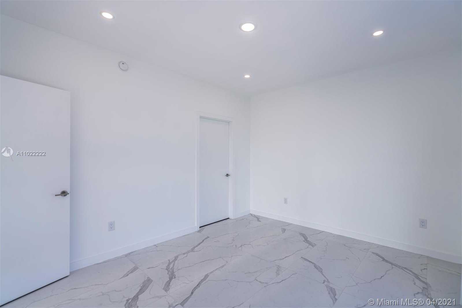 Small Image of 8425 CRESPI BLVD #PH 502, Miami Beach Number 19