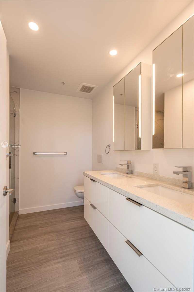 Small Image of 8425 CRESPI BLVD #PH 502, Miami Beach Number 23