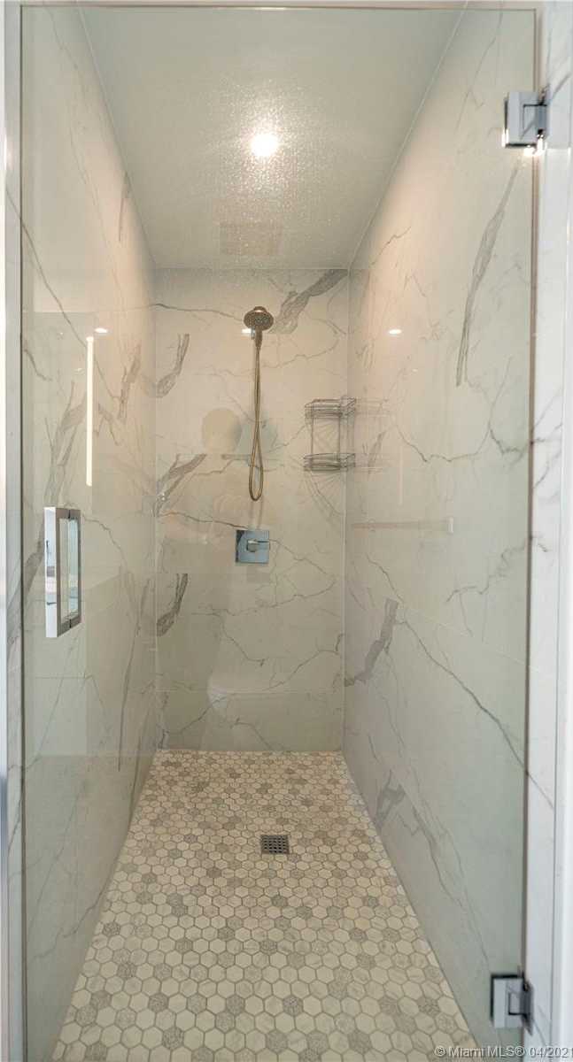 Small Image of 8425 CRESPI BLVD #PH 502, Miami Beach Number 24