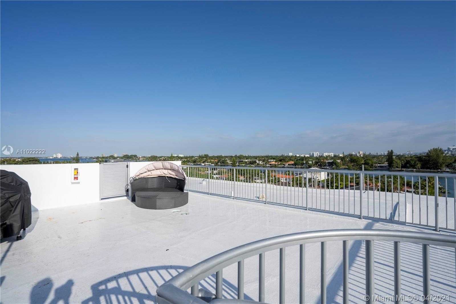 Small Image of 8425 CRESPI BLVD #PH 502, Miami Beach Number 26