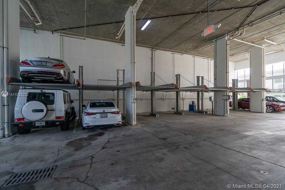 Small Image of 8425 CRESPI BLVD #PH 502, Miami Beach Number 4