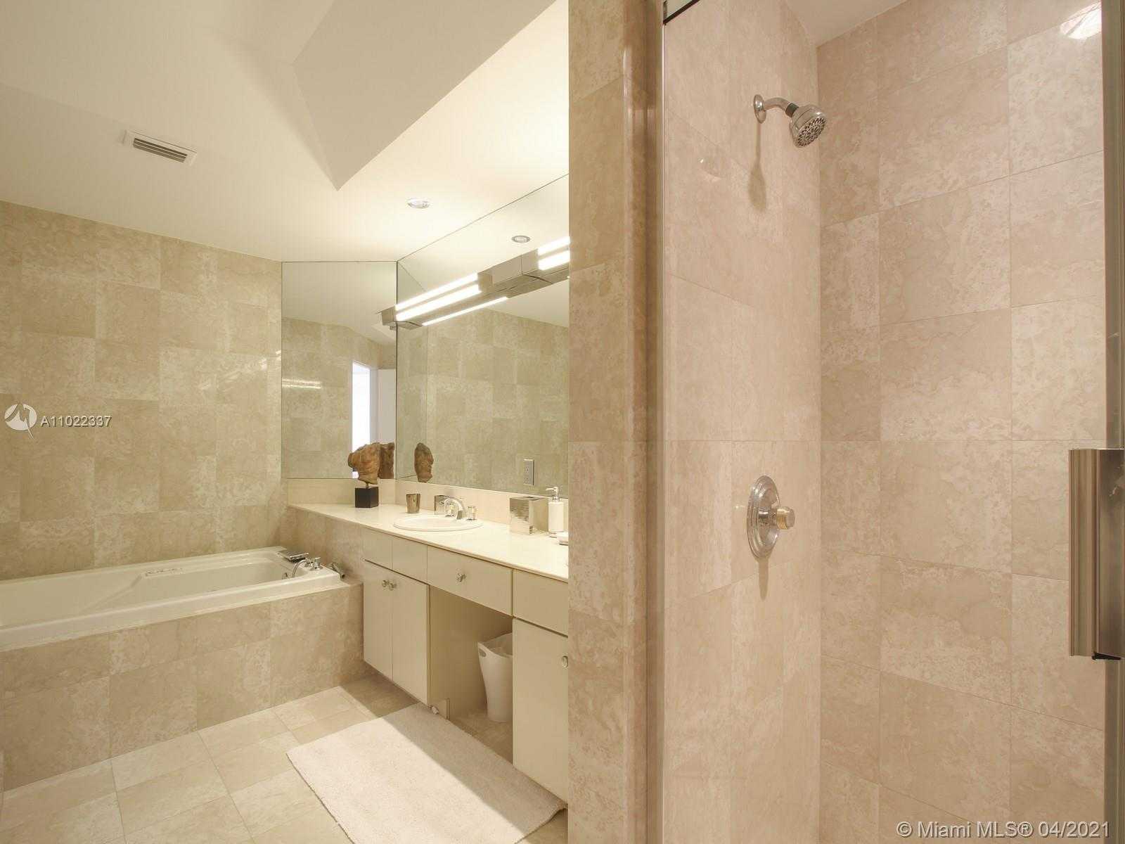 Small Image of 2000 ISLAND BLVD #PH 7, Aventura Number 32