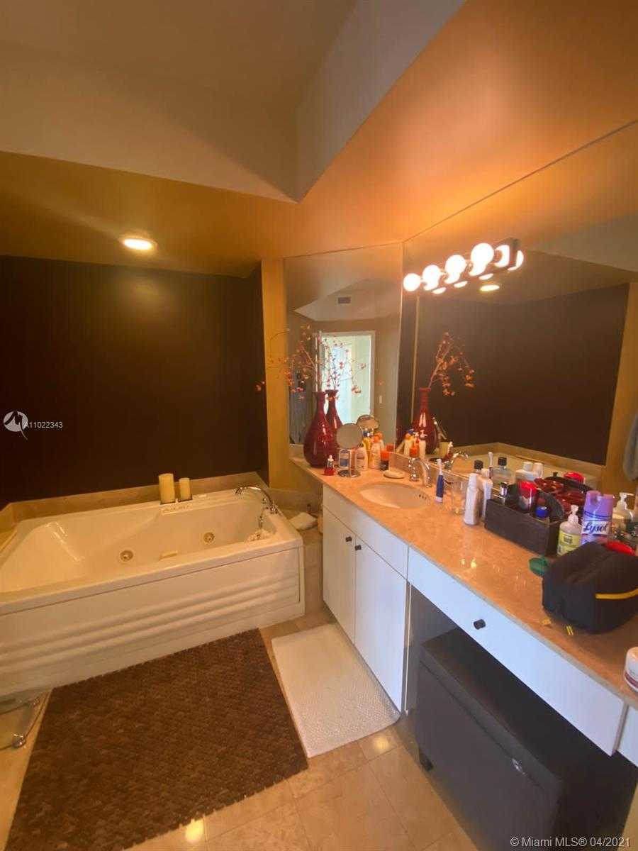 Small Image of 4775 COLLINS AVE #1206, Miami Beach Number 7