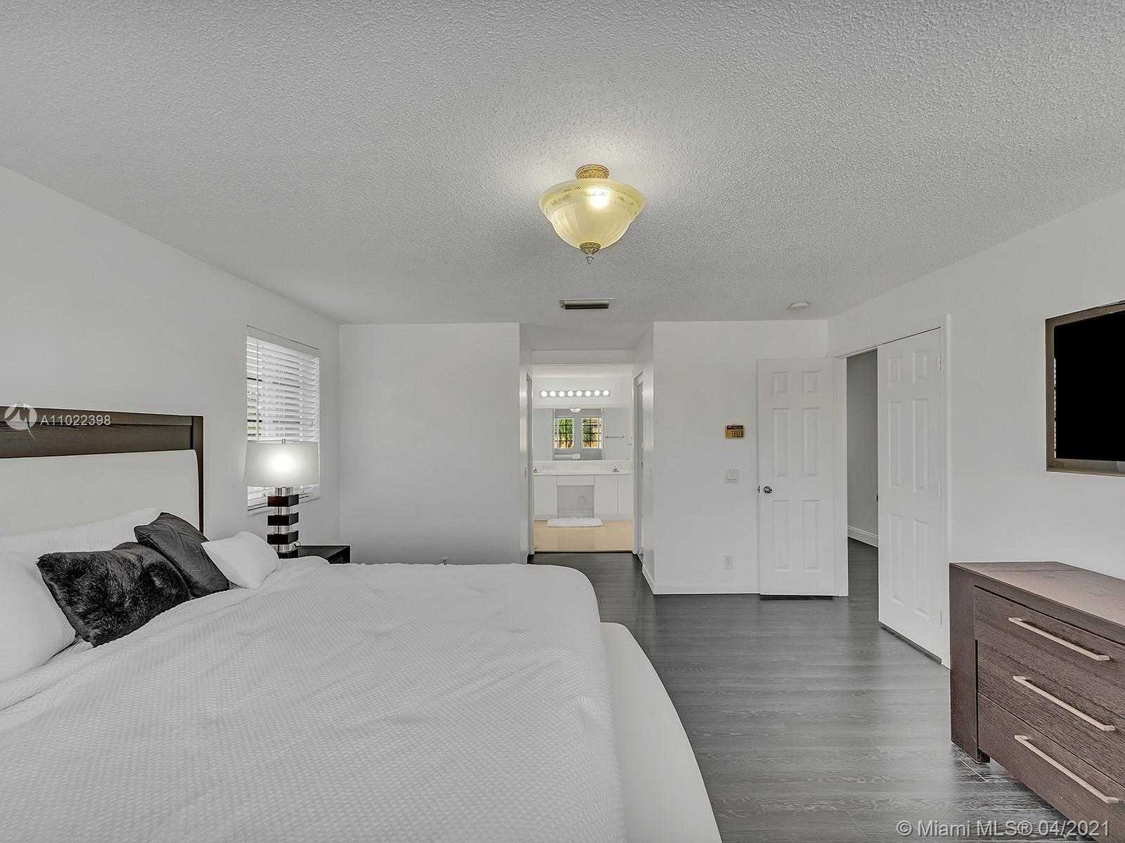 Small Image of 1099 BIRCHWOOD RD #1099, Weston Number 37