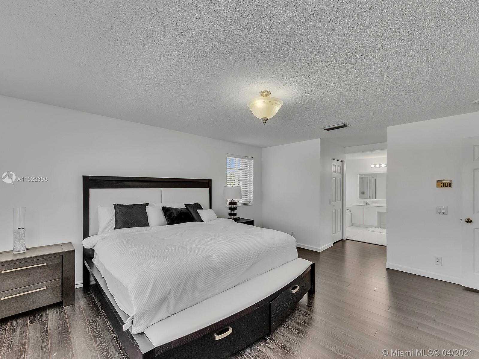 Small Image of 1099 BIRCHWOOD RD #1099, Weston Number 38