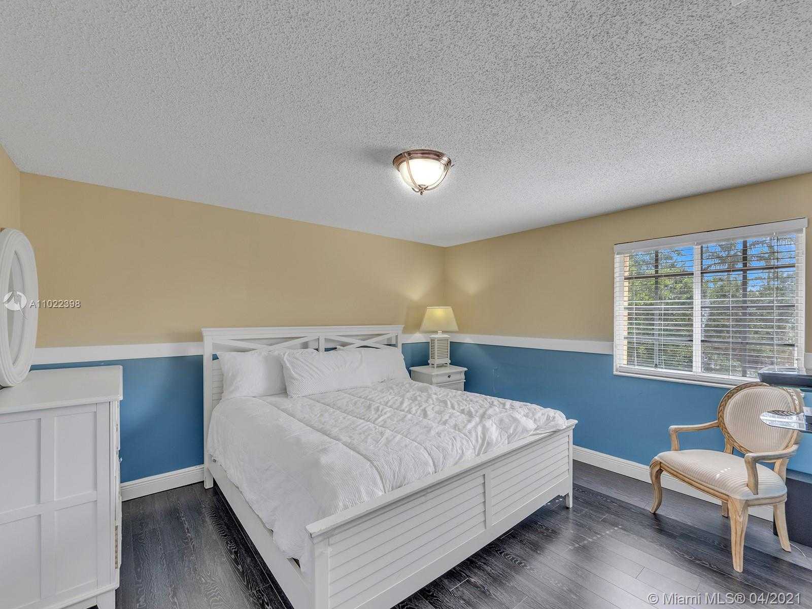 Small Image of 1099 BIRCHWOOD RD #1099, Weston Number 43