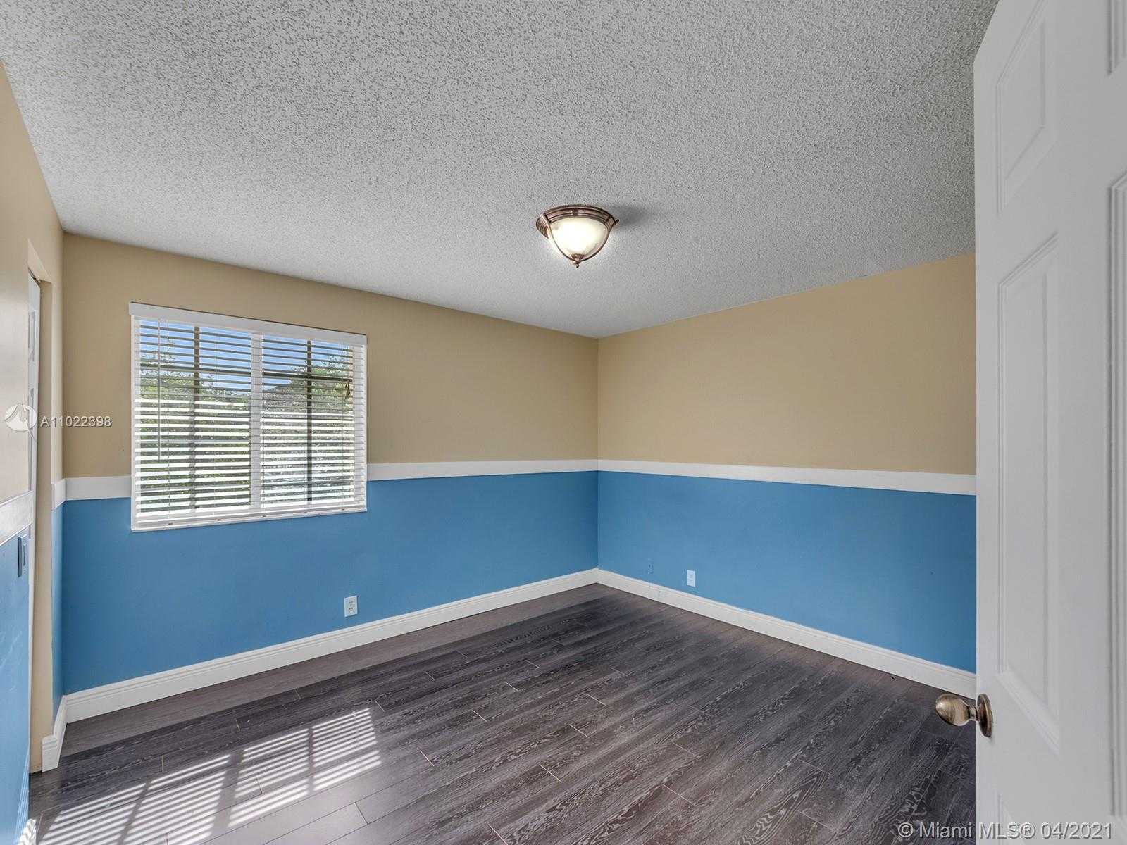 Small Image of 1099 BIRCHWOOD RD #1099, Weston Number 44