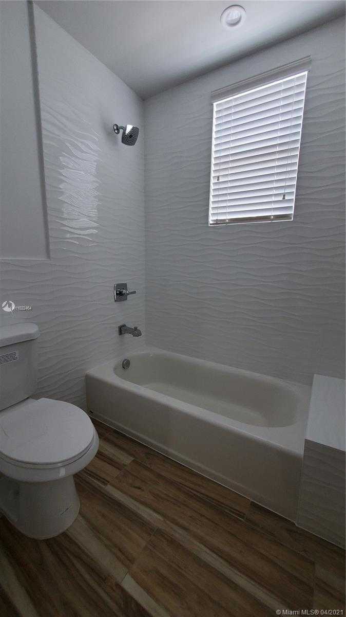 Small Image of 3677 THOMAS AVE, Miami Number 11
