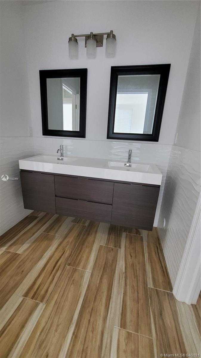 Small Image of 3677 THOMAS AVE, Miami Number 13