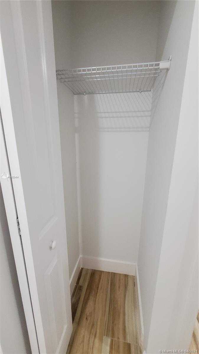Small Image of 3677 THOMAS AVE, Miami Number 19